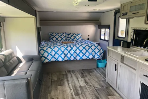 6 person, family friendly & Roomy!