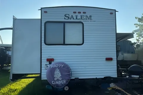 Travel Trailer w/ Outdoor Kitchen & 2 Slideouts