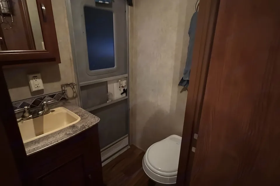 Travel Trailer w/ Outdoor Kitchen & 2 Slideouts