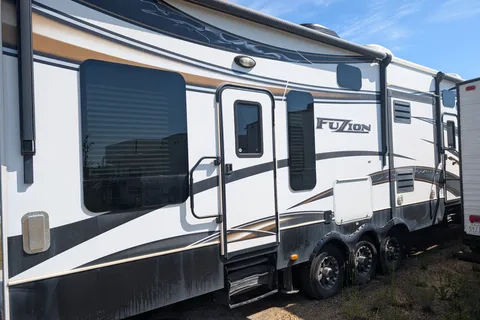 Sean's 5th wheel Keystone Fuzion Toy Hauler