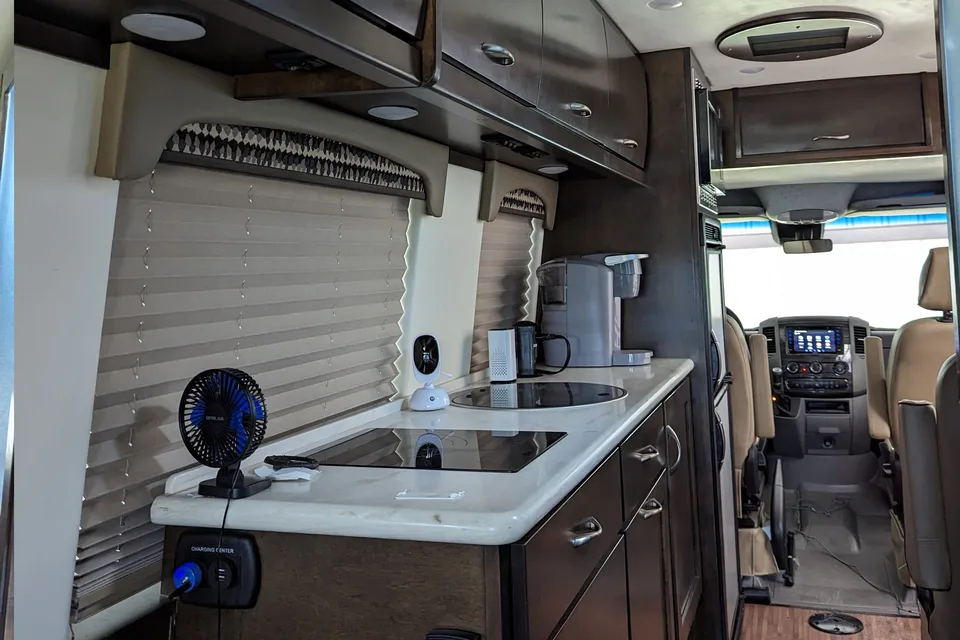 Alpha's Coachmen Galleria 24T Class B