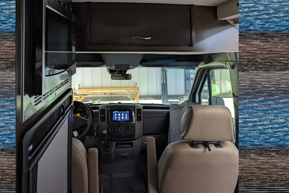 Alpha's Coachmen Galleria 24T Class B