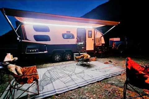 Kootenay Kampers Overland Ember 