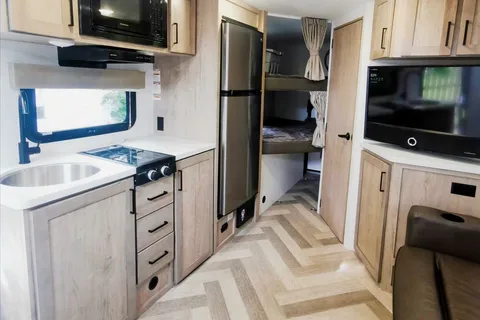 Kootenay Kampers Overland Ember 