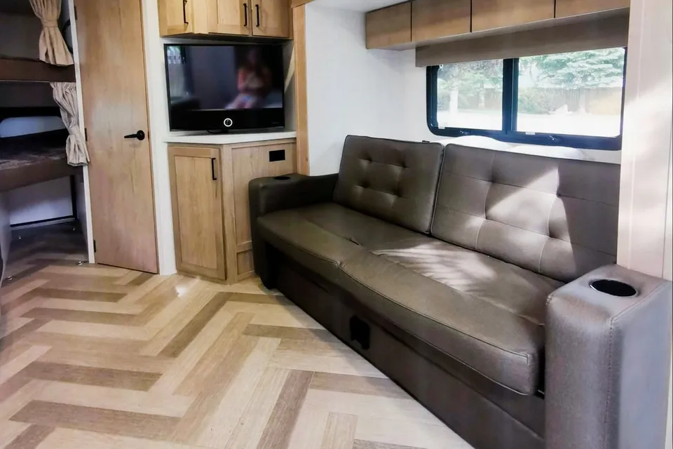 Kootenay Kampers Overland Ember 