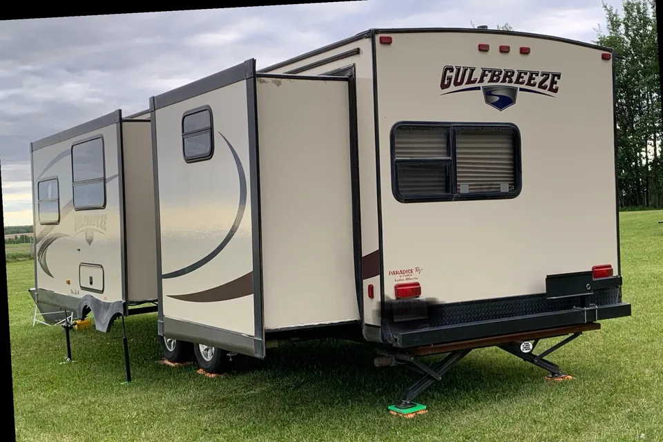 Mathew's Gulf Stream 30DBS Travel Trailer