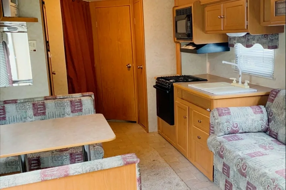 Little Heaven Family Friendly 31' Holiday Trailer