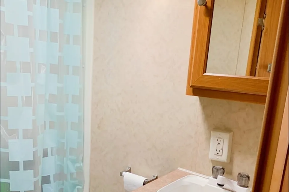 Little Heaven Family Friendly 31' Holiday Trailer