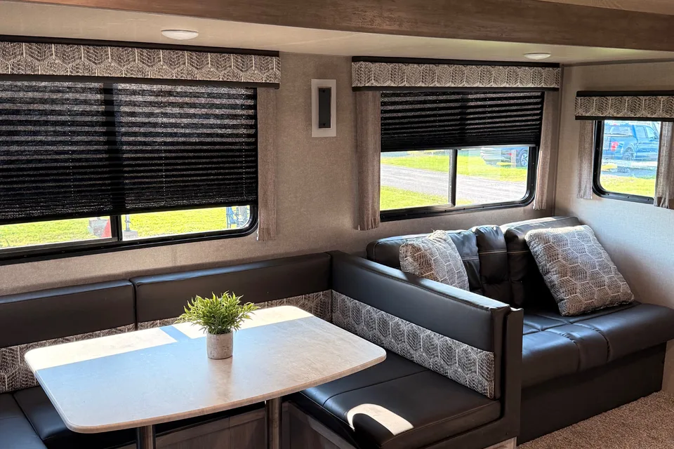Jenny's Coachmen Catalina Legacy Travel Trailer