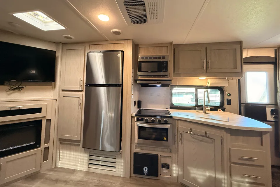 Jenny's Coachmen Catalina Legacy Travel Trailer