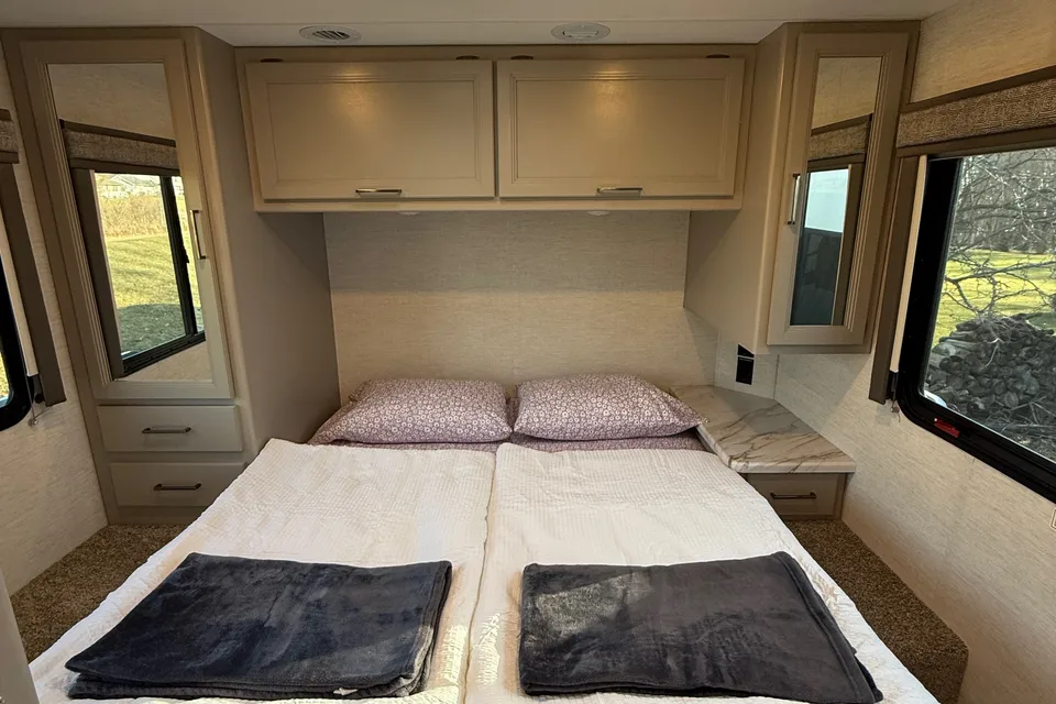 Brand new 2026 Thor Chateau 30ft. with free private shuttle -Sophia