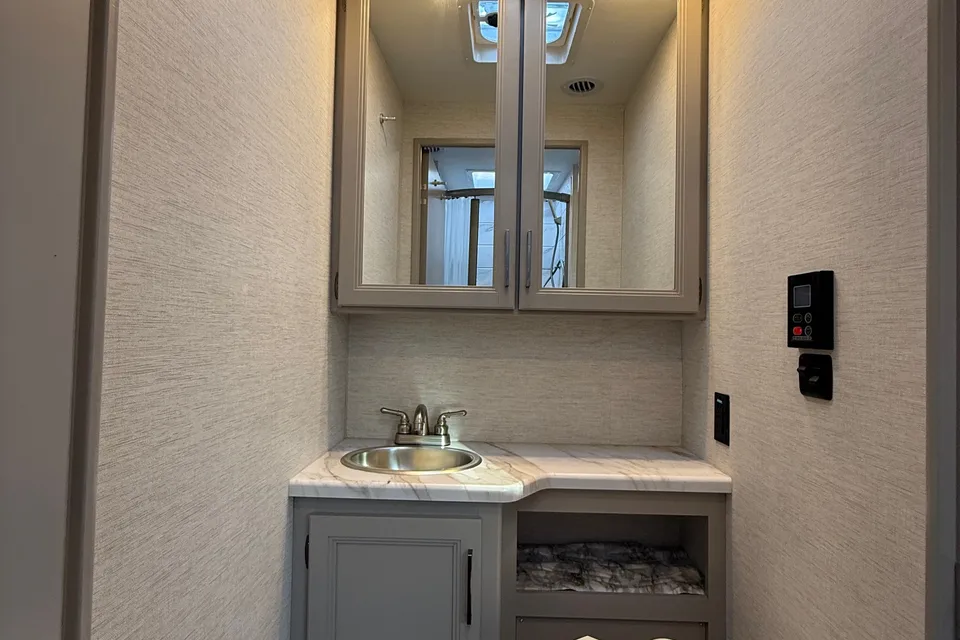 Brand new 2026 Thor Chateau 30ft. with free private shuttle -Sophia