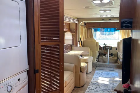 Arthur's Thor Motor Coach Hurricane 35E Class A