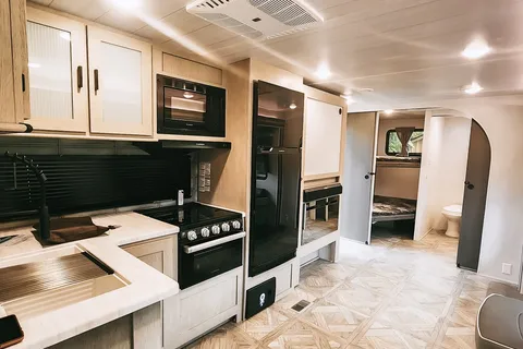 Luxurious 2023  2BR 1-1/2 Bath Trailer