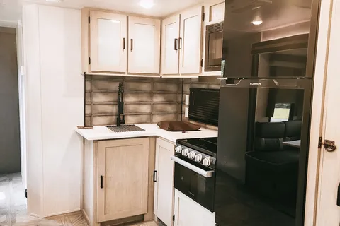 Luxurious 2023  2BR 1-1/2 Bath Trailer