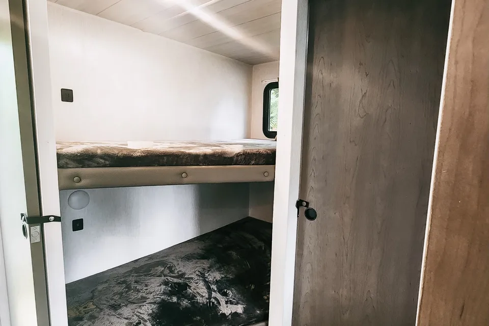 Luxurious 2023  2BR 1-1/2 Bath Trailer