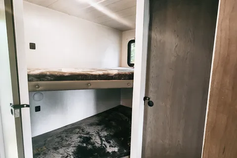 Luxurious 2023  2BR 1-1/2 Bath Trailer