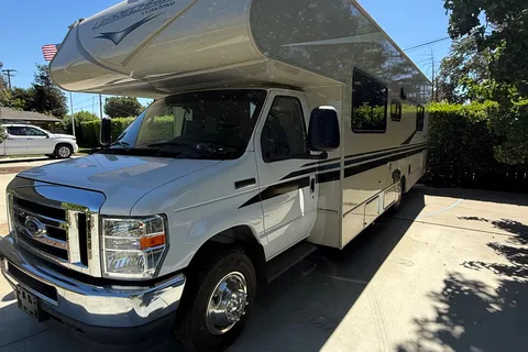 EASY TO DRIVE!! New Coachmen Leprechaun