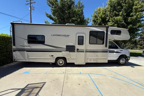 EASY TO DRIVE!! New Coachmen Leprechaun