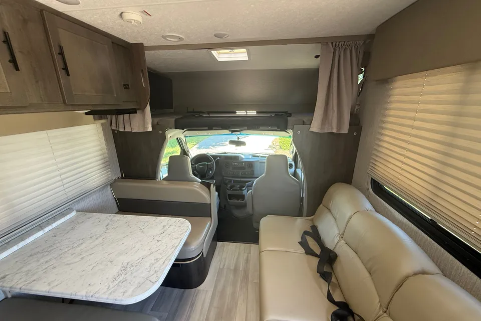 EASY TO DRIVE!! New Coachmen Leprechaun