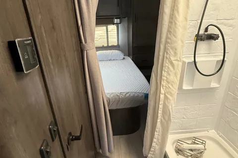 EASY TO DRIVE!! New Coachmen Leprechaun