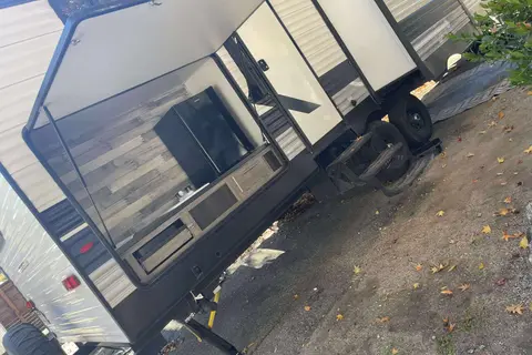 walter's Crossroads Zinger Travel Trailer