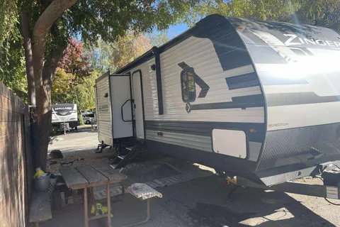 walter's Crossroads Zinger Travel Trailer