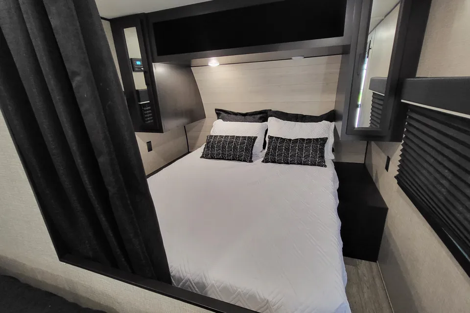 Rv Rentals Way Of Life's Solar! The Jayco Jay Flight SLX 264BHW Baja Edition Travel Trailer J1
