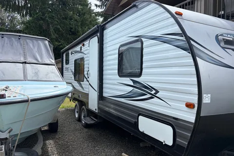 Jeff's Forest River Salem cruise lite Travel Trailer
