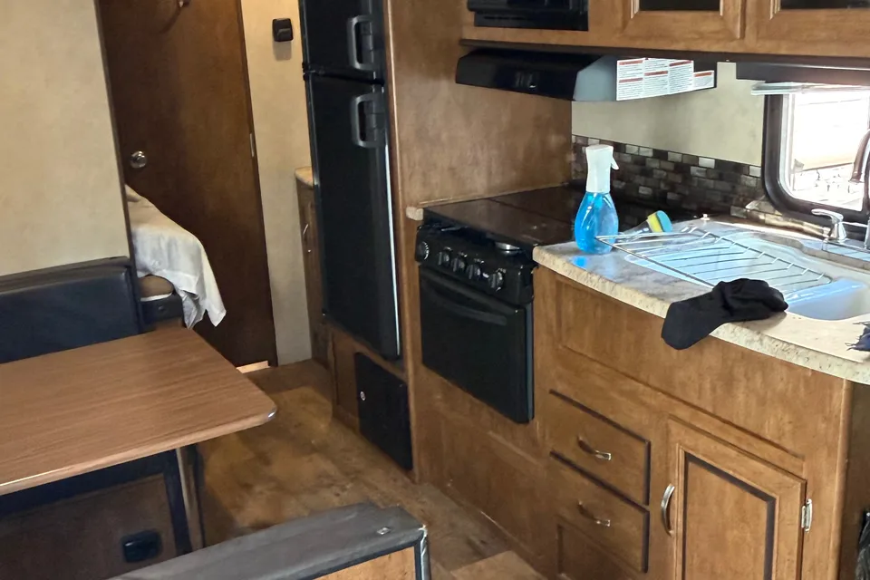 Jeff's Forest River Salem cruise lite Travel Trailer