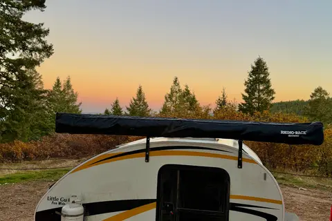 Cozy Teardrop – Fully Stocked Comfort with Shower, Solar & Starlink