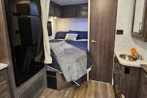 American X-peditions Jayco Redhawlk SE