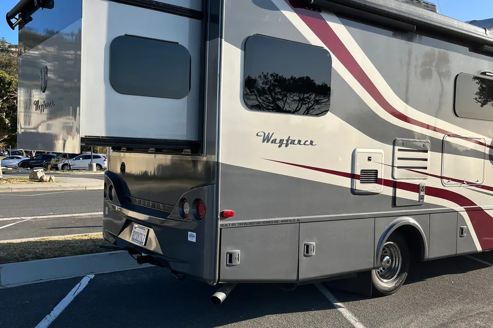 Lesley 's Tiffin Motorhomes Wayfarer Class C