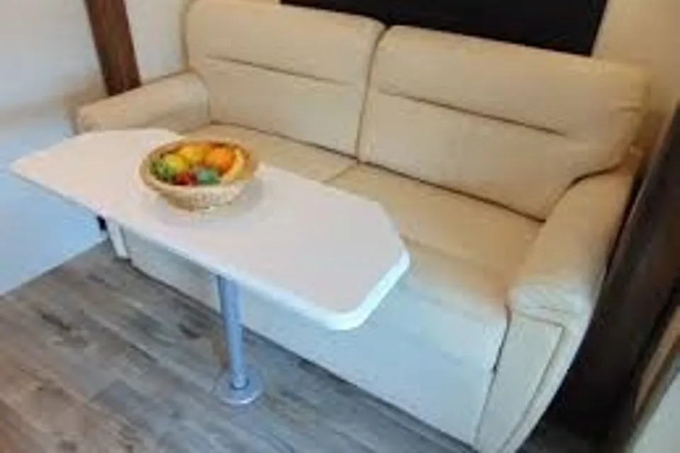 Lesley 's Tiffin Motorhomes Wayfarer Class C
