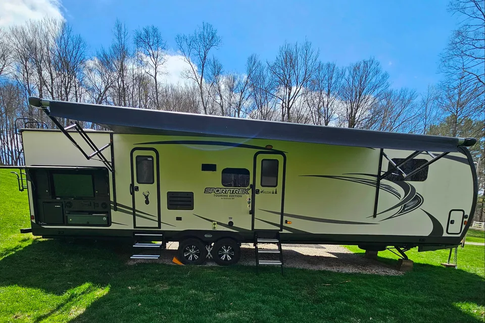 Blackburn's Venture RV Sporttrek Touring Edition 343VBH Travel Trailer