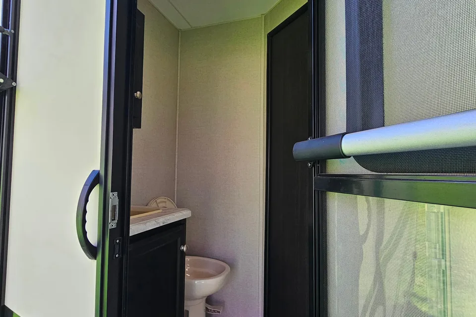 Blackburn's Venture RV Sporttrek Touring Edition 343VBH Travel Trailer