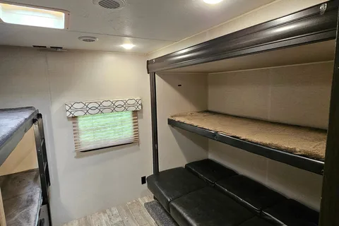 Blackburn's Venture RV Sporttrek Touring Edition 343VBH Travel Trailer