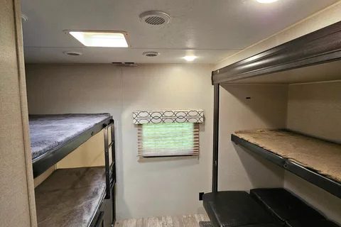 Blackburn's Venture RV Sporttrek Touring Edition 343VBH Travel Trailer