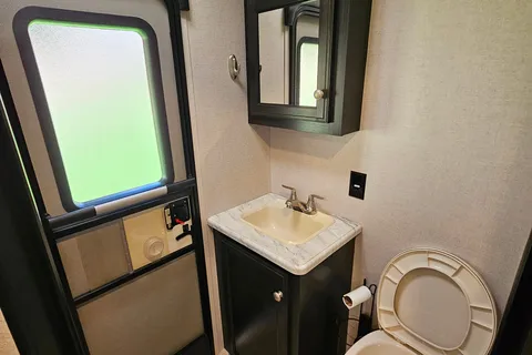 Blackburn's Venture RV Sporttrek Touring Edition 343VBH Travel Trailer