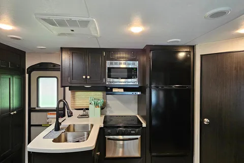 Blackburn's Venture RV Sporttrek Touring Edition 343VBH Travel Trailer