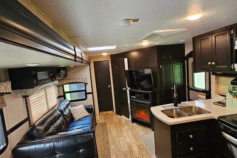 Blackburn's Venture RV Sporttrek Touring Edition 343VBH Travel Trailer