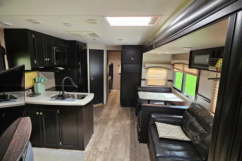 Blackburn's Venture RV Sporttrek Touring Edition 343VBH Travel Trailer