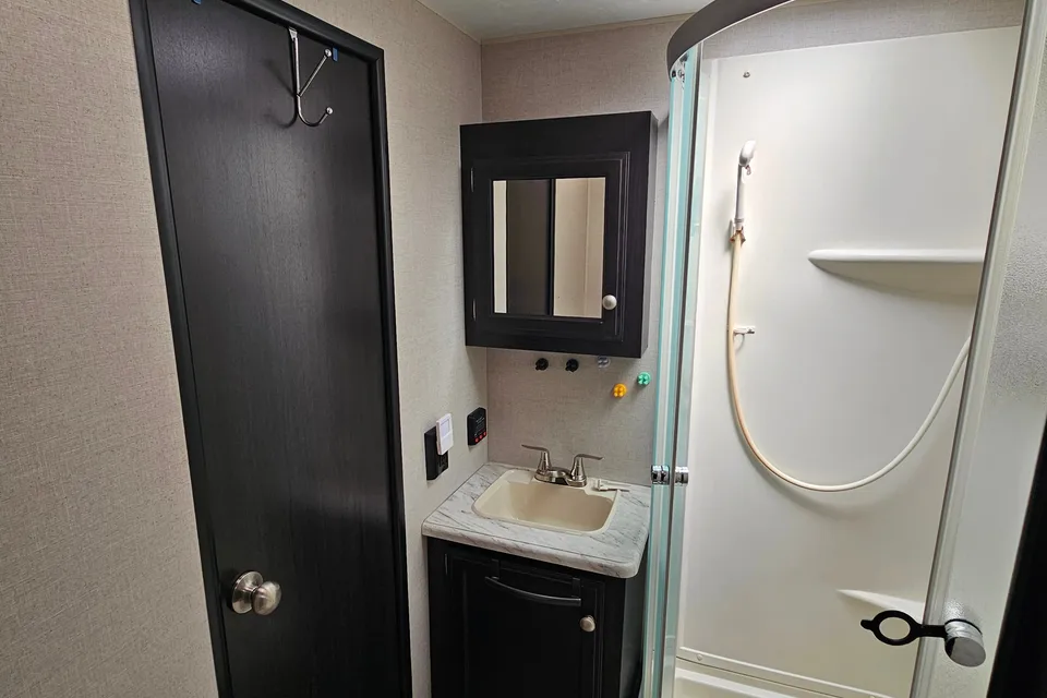 Blackburn's Venture RV Sporttrek Touring Edition 343VBH Travel Trailer