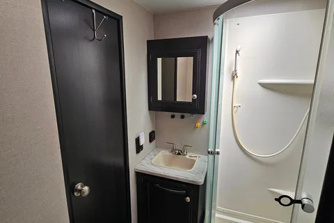 Blackburn's Venture RV Sporttrek Touring Edition 343VBH Travel Trailer