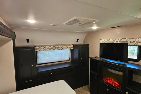 Blackburn's Venture RV Sporttrek Touring Edition 343VBH Travel Trailer