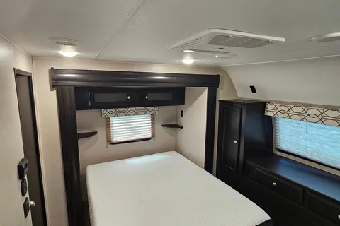Blackburn's Venture RV Sporttrek Touring Edition 343VBH Travel Trailer