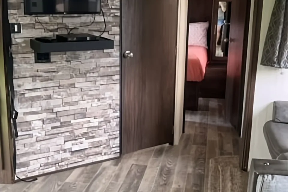 2019Forest River Cherokee 274VFK Sleeps 6!