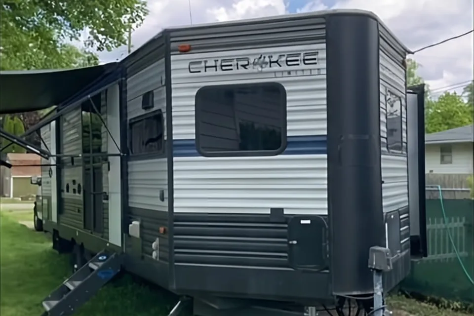 2019Forest River Cherokee 274VFK Sleeps 6!