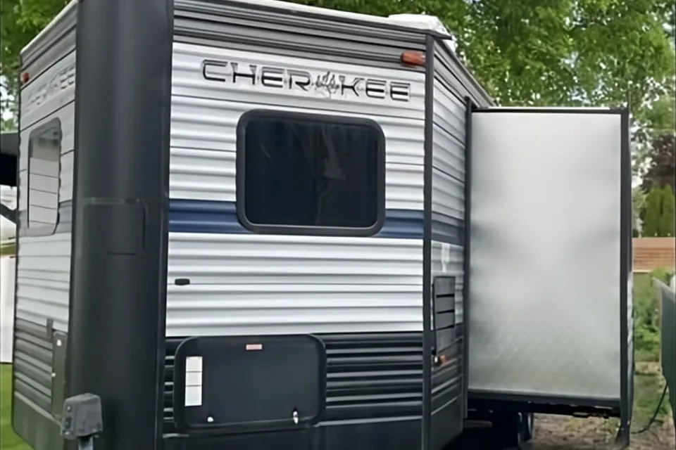 2019Forest River Cherokee 274VFK Sleeps 6!