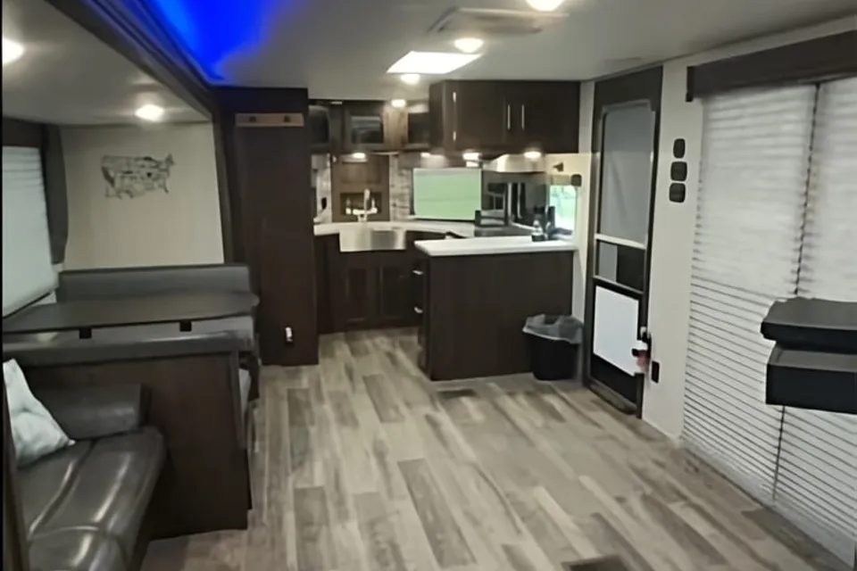 2019Forest River Cherokee 274VFK Sleeps 6!